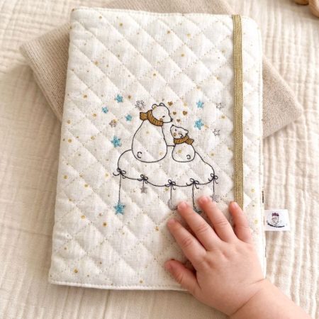 protège carnet de santé bébé personnalisé brodé matelassé