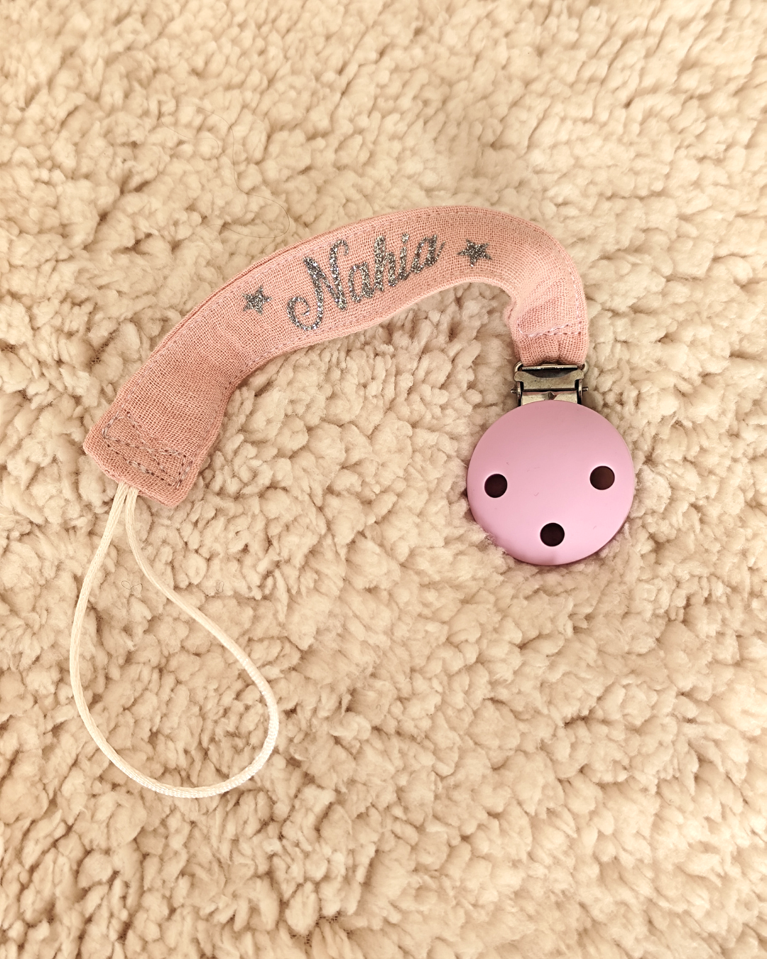 attache-tetine-rose-prenom-nahia Attache tétine personnalisée rose avec flocage prénom Nahia en paillettes
