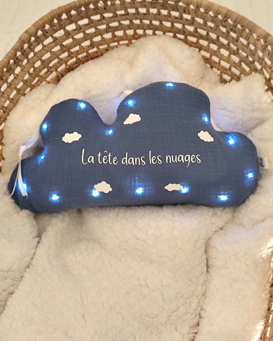 veilleuse bébé nuage LED allumée lumière douce chambre bébé