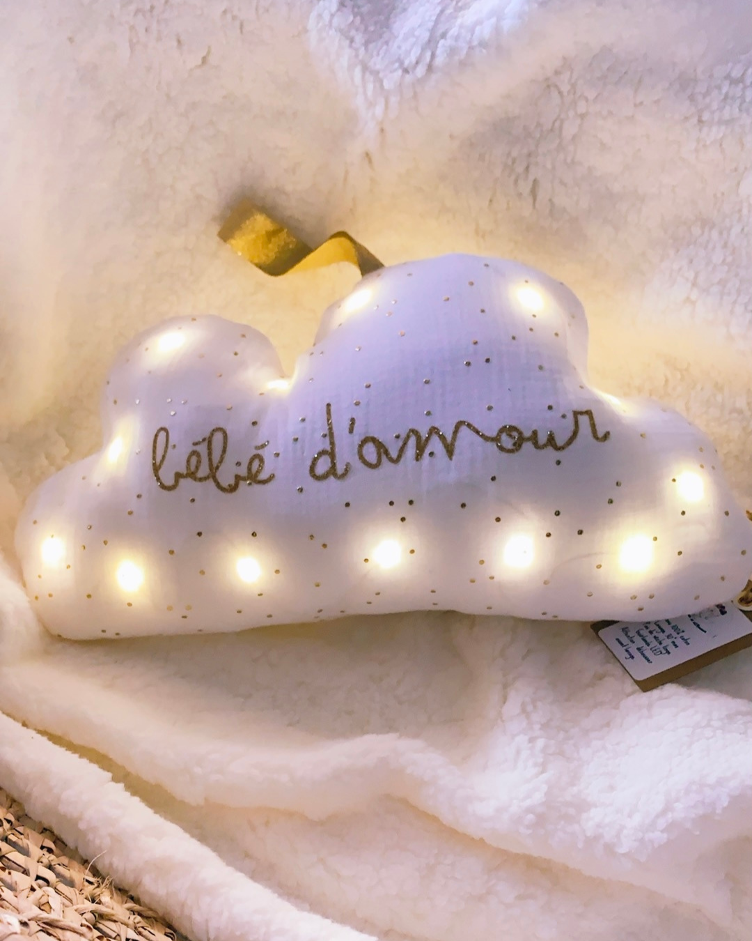 Veilleuse nuage blanche en tissu Oeko-Tex avec lumière LED et message bébé damour
