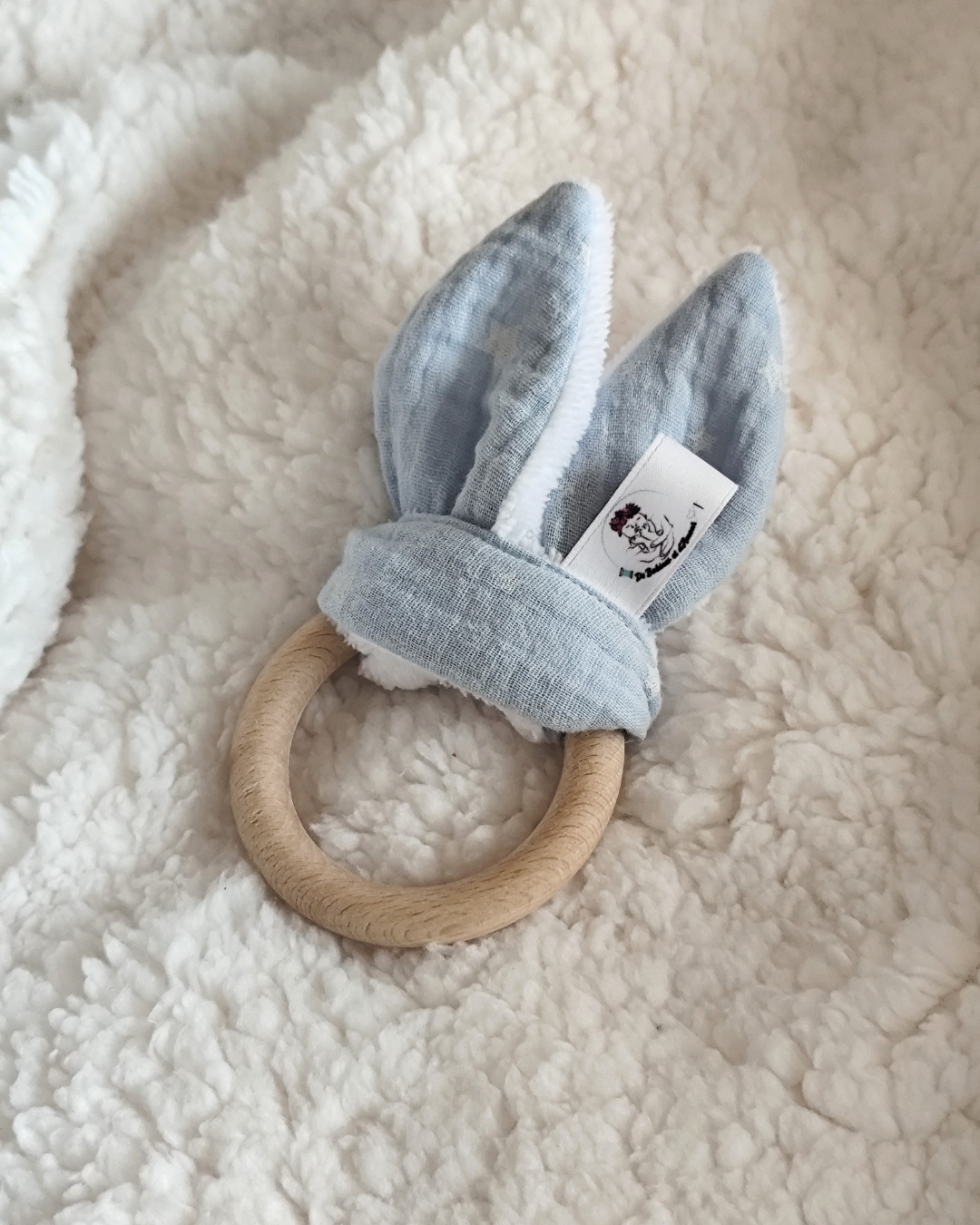 anneau de dentition bébé bois naturel oreilles lapin tissu bleu doux