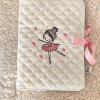 protege-carnet-sante-bebe-ballerine-rose-matelasse.jpg protège carnet de santé bébé matelassé motif ballerine rose fait main