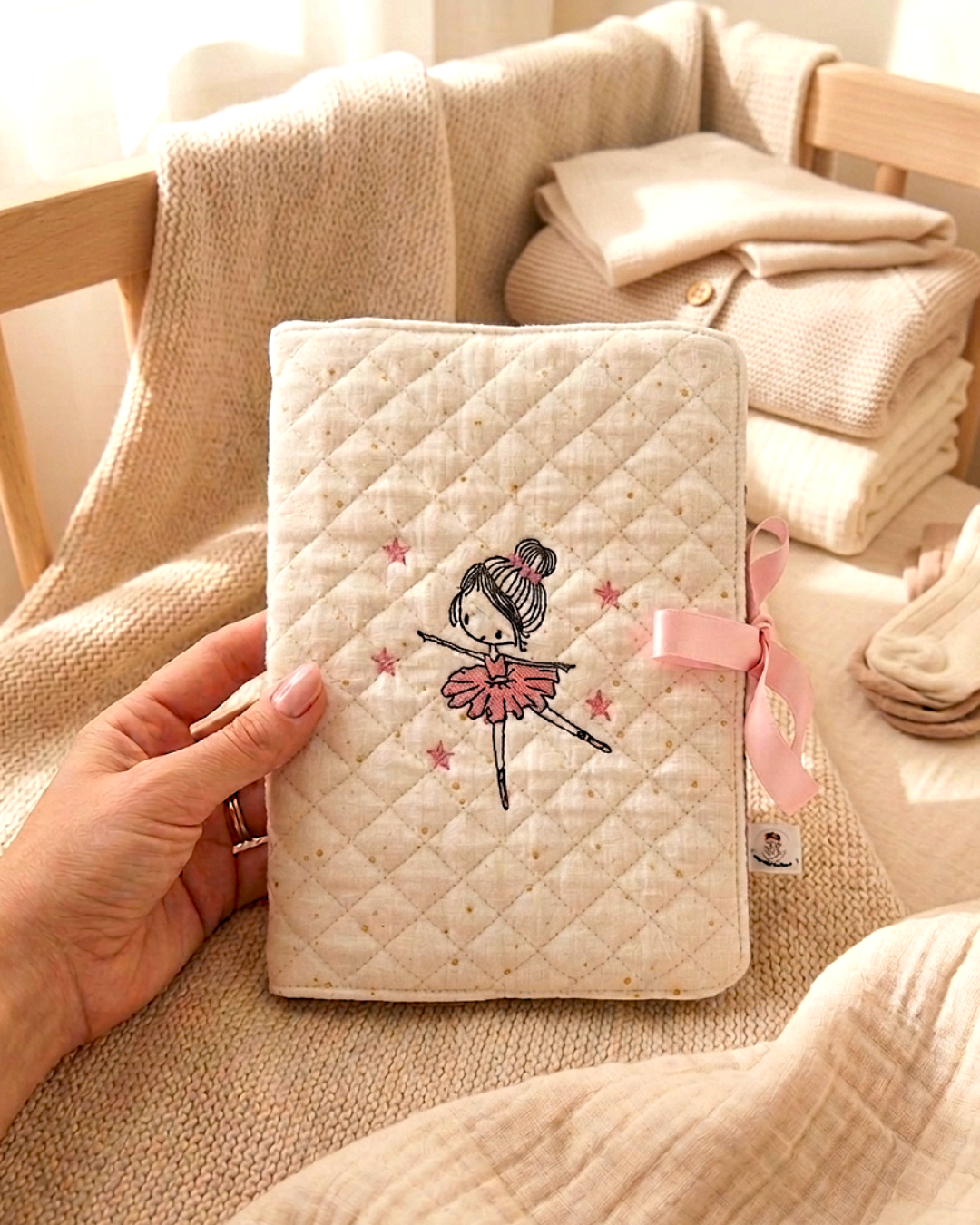 protège-carnet-sante-bebe-personnalise-ballerine-rose-cadeau-naissance.jpg protège carnet de santé bébé personnalisé cadeau naissance