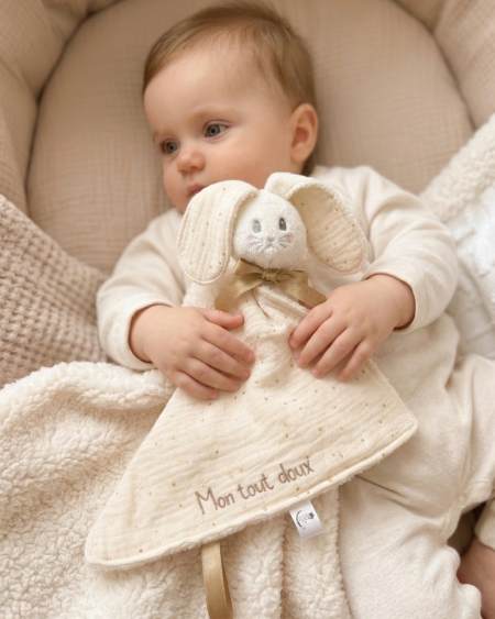 doudou bébé personnalisé lapin double gaze avec attache tétine