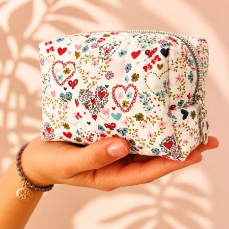 Mini trousse fille en coton matelassé à fleurs et cœurs